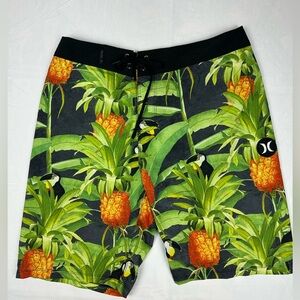Hurley Men's Pineapple Print Swim Shorts - Black and Orange